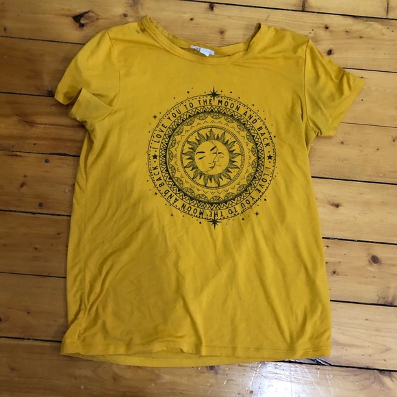 Yellow “ I love you to the moon and back” t-shirt - Picture 2 of 2